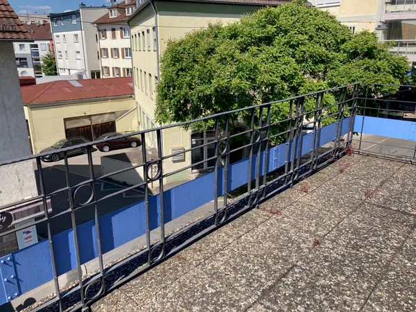 Sonnige Dachterrasse mit Aussicht